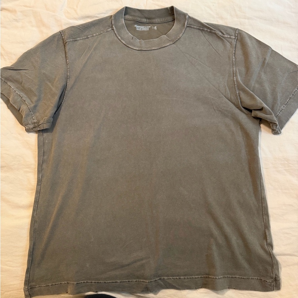 Abercrombie & Fitch Distressed Vintage-Inspired Tee. - Picture 3 of 6